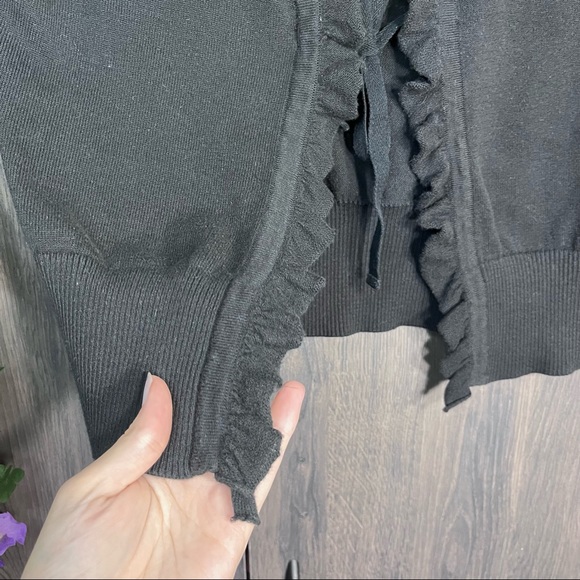 >🌼3/$30🌼Van Heusen Short Sleeve Tie Close Black Cardigan Shawl Size XS - Picture 6 of 15